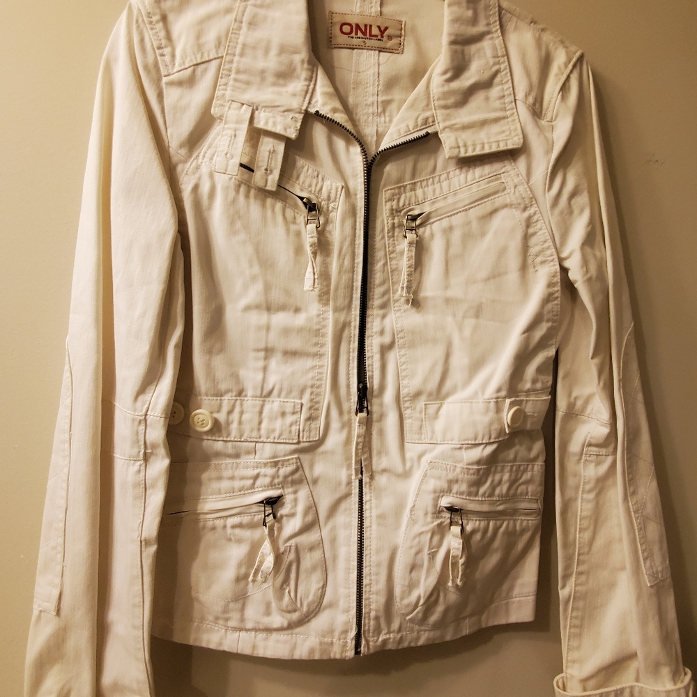 clothes - Picture 7 of 16